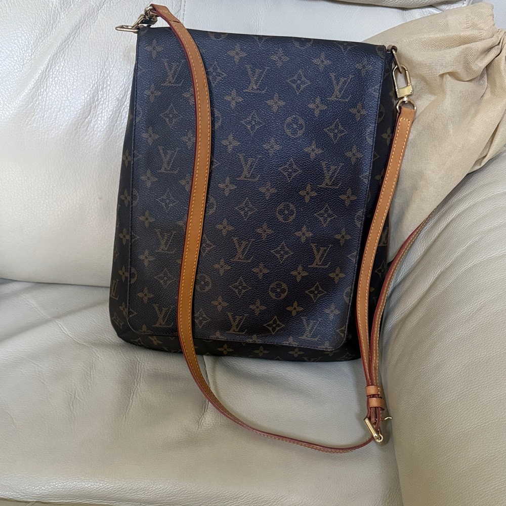 Authentic Louis Vuitton
Monogrammed Musette GM